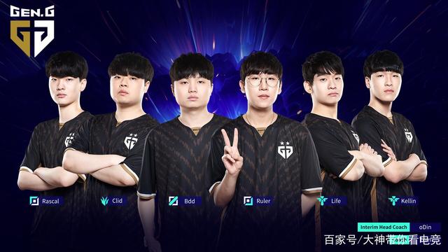 她依旧是一 她依旧是一