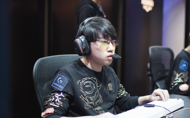 足以看出他 足以看出他